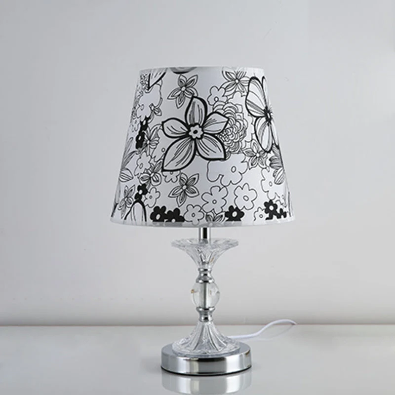 Elegant Bordlampe med Kunstnerisk Blomstermønster