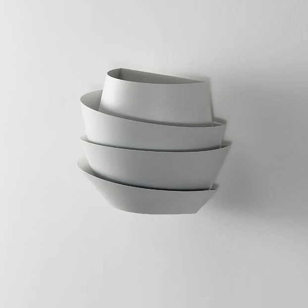 Elegant Væglampe med Dobbelt Belysning i Skandinavisk Stil