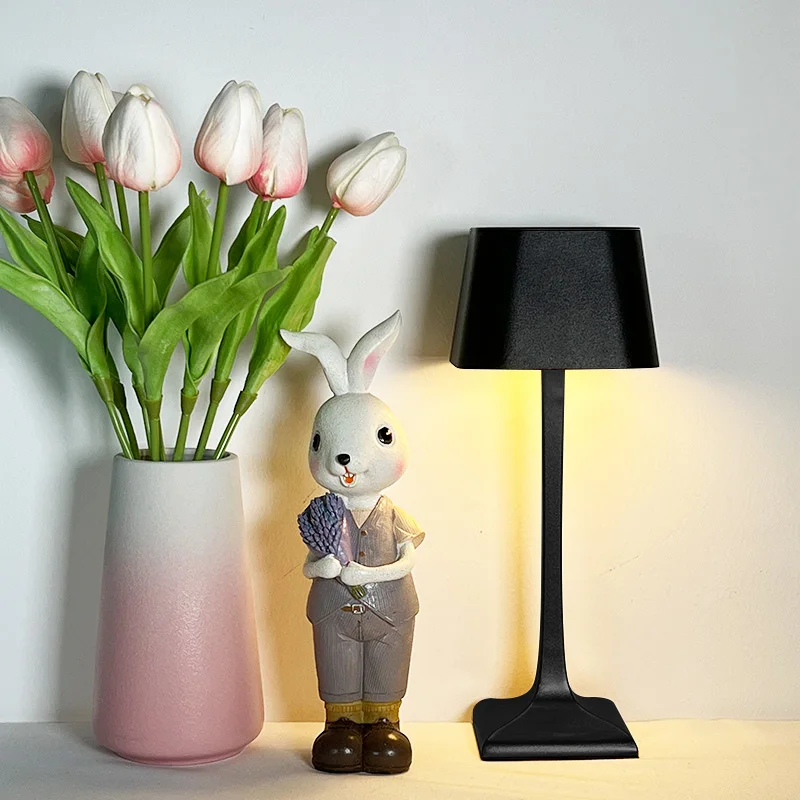 Kompakt LED Bordlampe med USB og Justerbar Lysstyrke