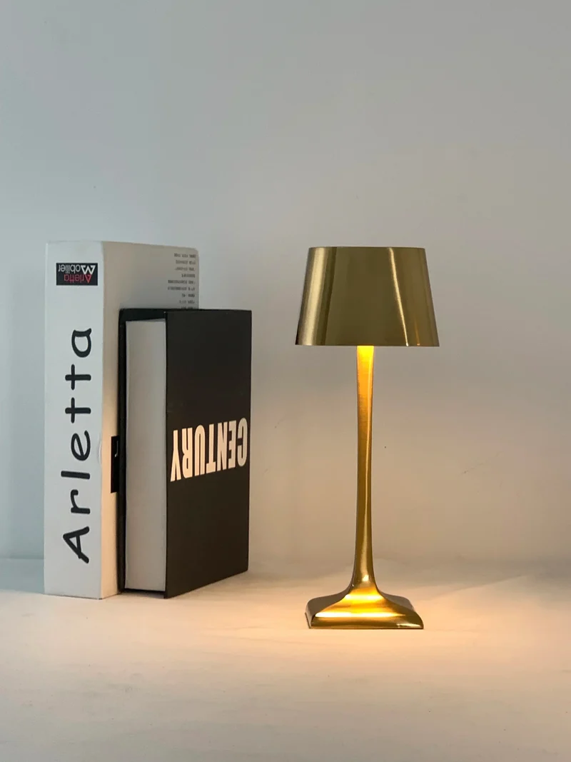 Kompakt LED Bordlampe med USB og Justerbar Lysstyrke
