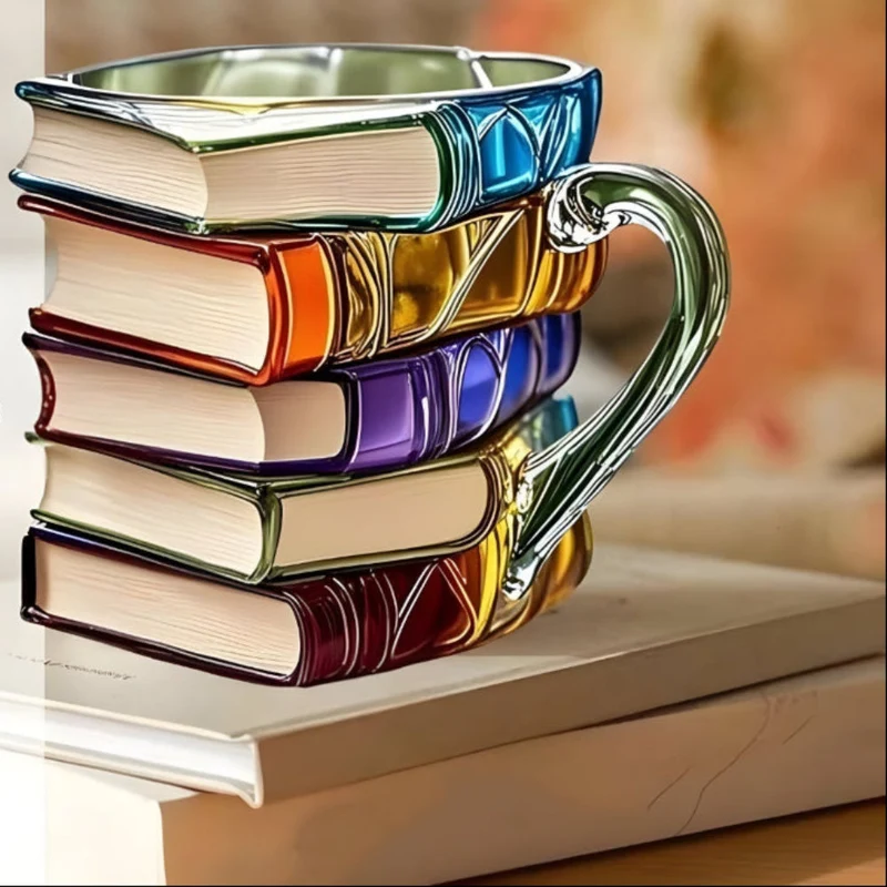 Glasmug med 3D Bogstabel Design – Perfekt til Læsehjørnet