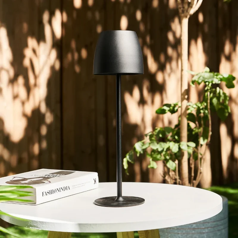 Trådløs LED Bordlampe i Metal – Vandtæt & Justerbar