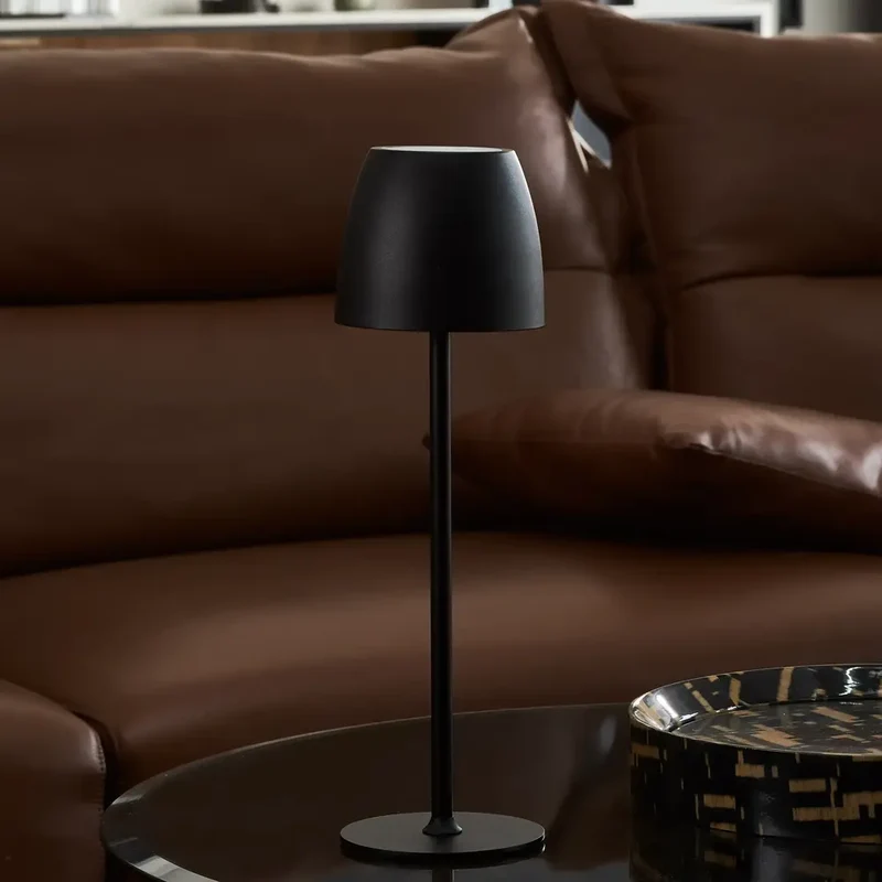 Trådløs LED Bordlampe i Metal – Vandtæt & Justerbar