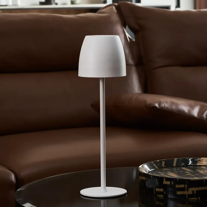 Trådløs LED Bordlampe i Metal – Vandtæt & Justerbar