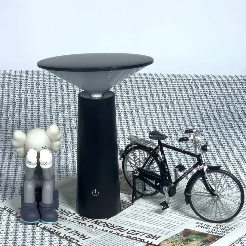 Trådløs Bordlampe med Moderne Design og Fleksibel Belysning