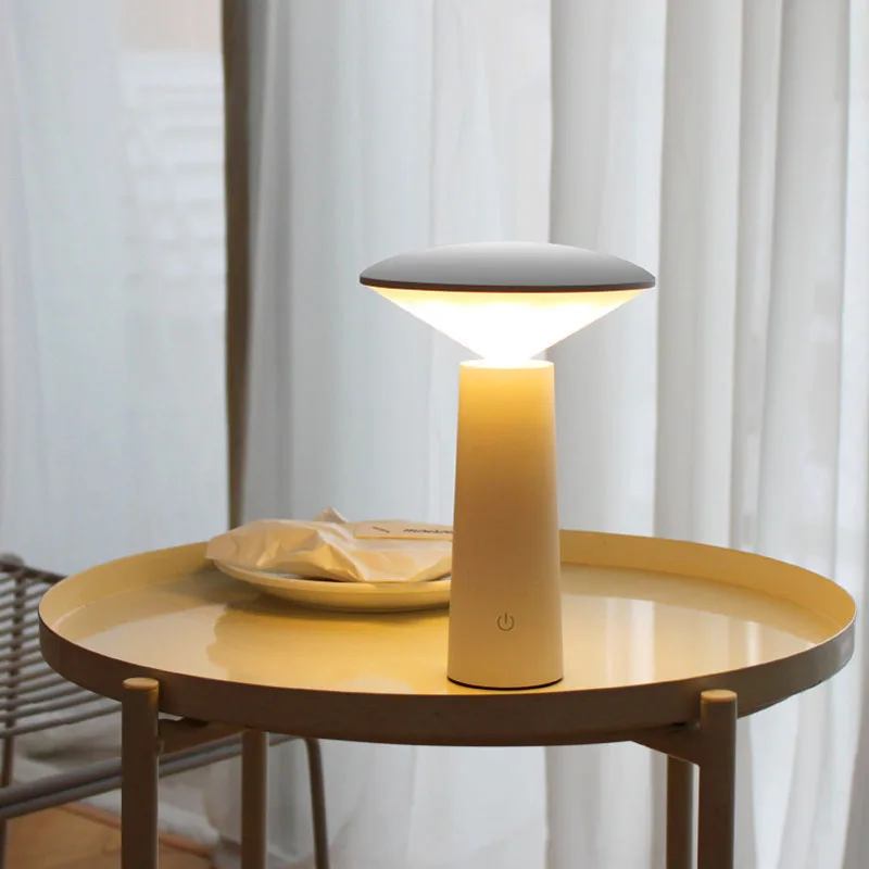 Trådløs Bordlampe med Moderne Design og Fleksibel Belysning