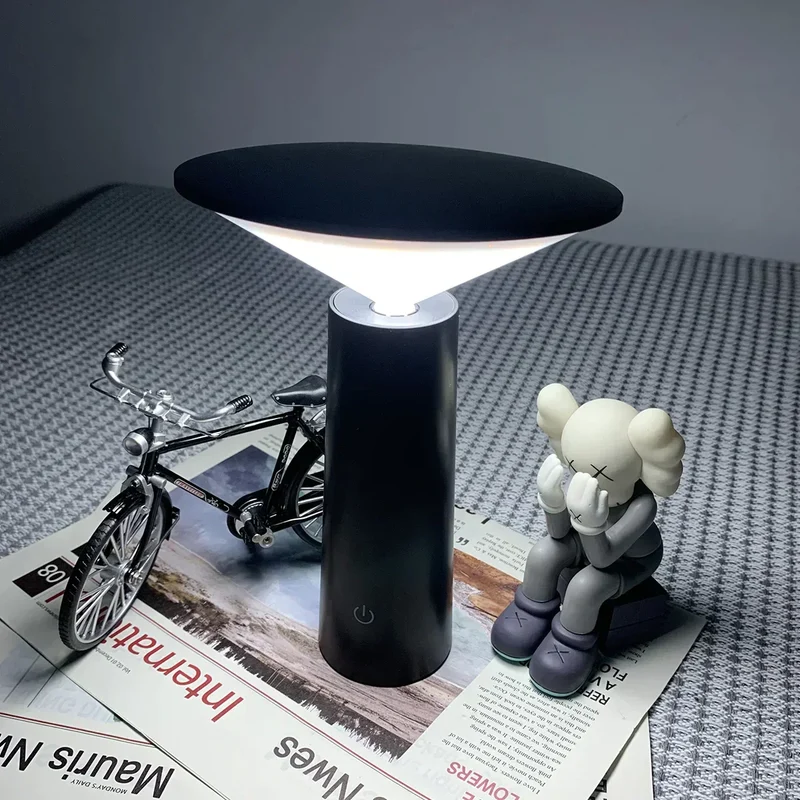 Trådløs Bordlampe med Moderne Design og Fleksibel Belysning