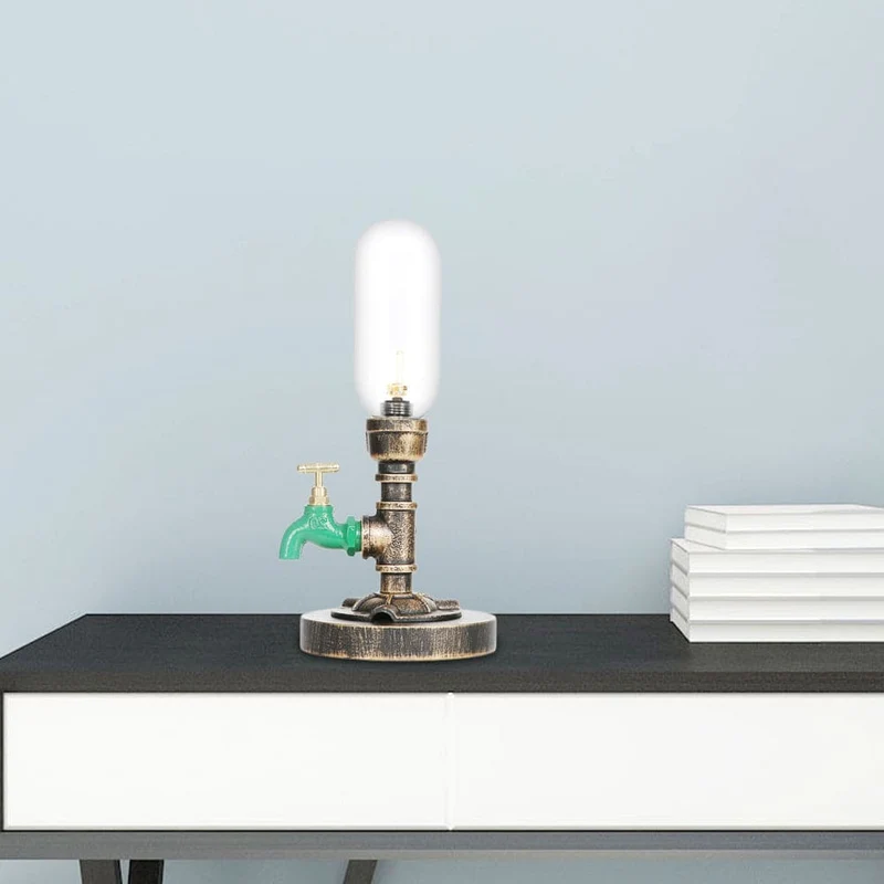 Moderne Industriel Bordlampe med Holdbart Metalrørdesign