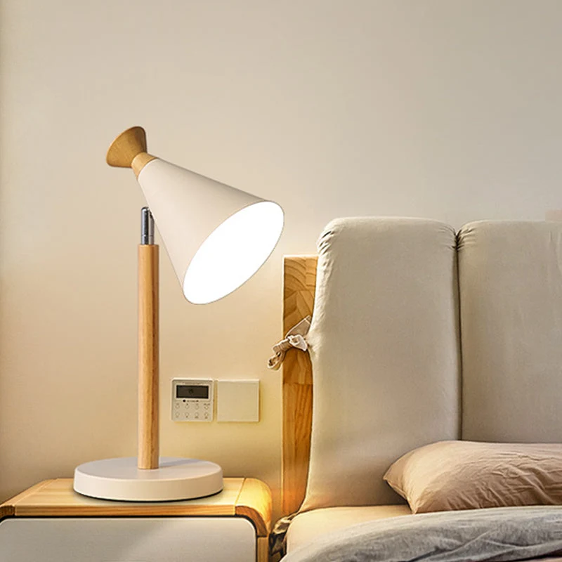 Moderne Trompetformet Bordlampe i Jern – Elegant Indretning