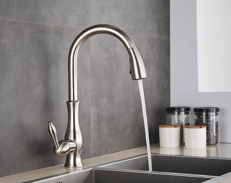 Elegant Køkkenarmatur med Udtrækbar Brusefunktion