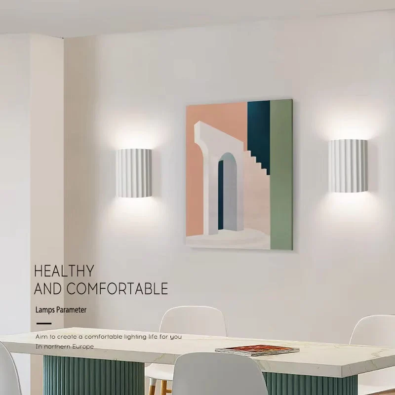 Moderne Væglampe med Gerippet Design og Stemningslys