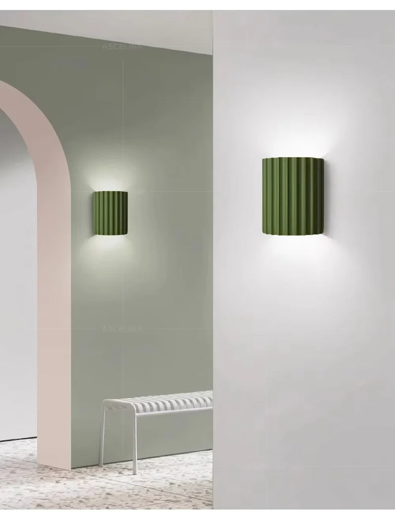 Moderne Væglampe med Gerippet Design og Stemningslys