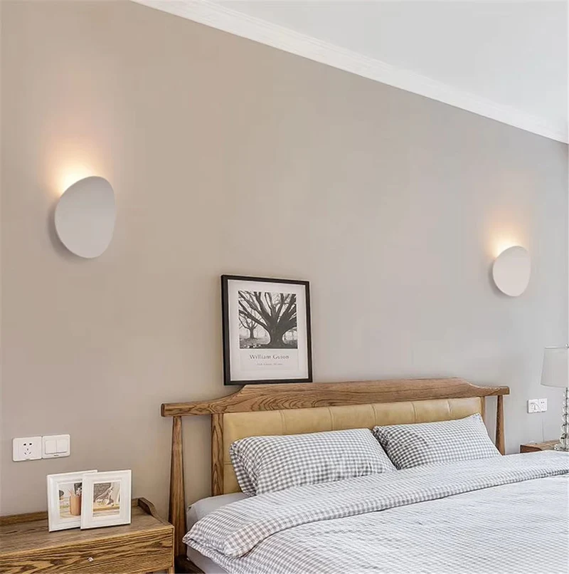 Elegant Væglampe i Bølgende Design – Minimalistisk og Moderne