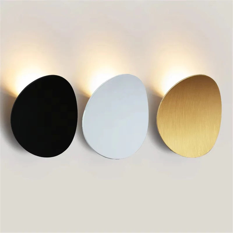 Elegant Væglampe i Bølgende Design – Minimalistisk og Moderne
