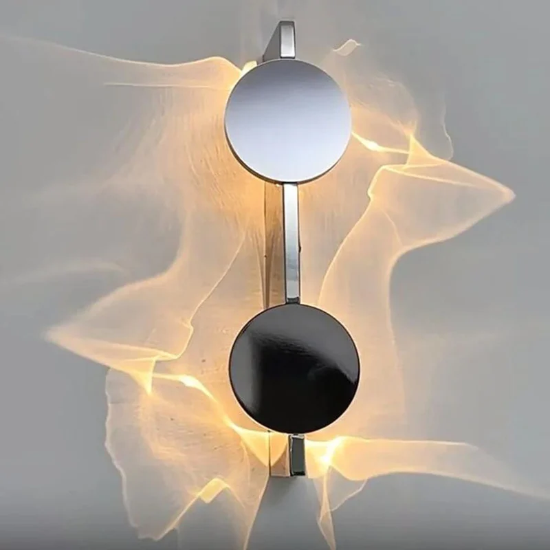 Elegant LED-Væglampe i Krom – Skaber Hygge og Stil