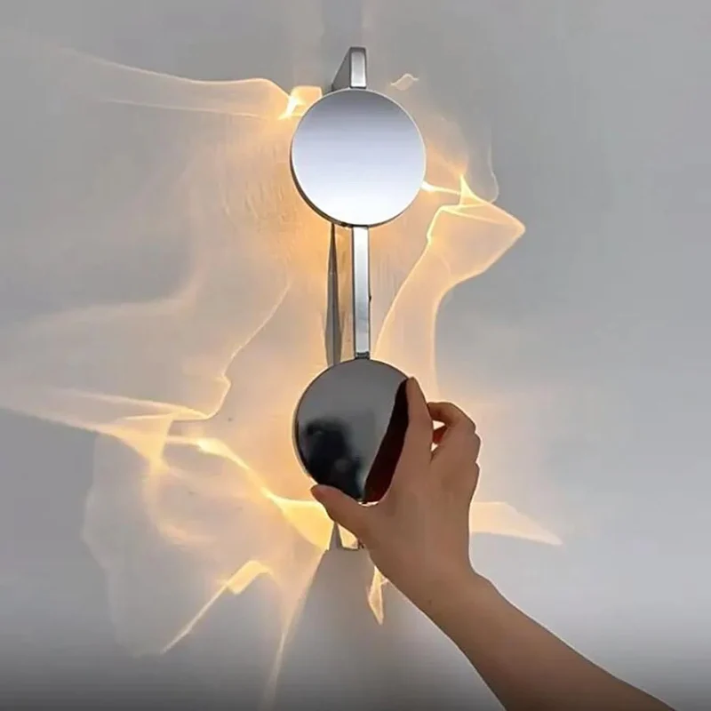 Elegant LED-Væglampe i Krom – Skaber Hygge og Stil