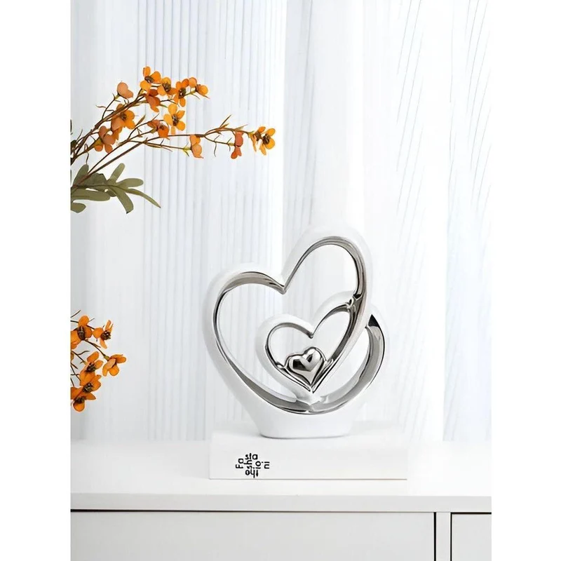 Porcelænsfigur med Dobbelt Hjerte – Evig Kærlighed & Elegance