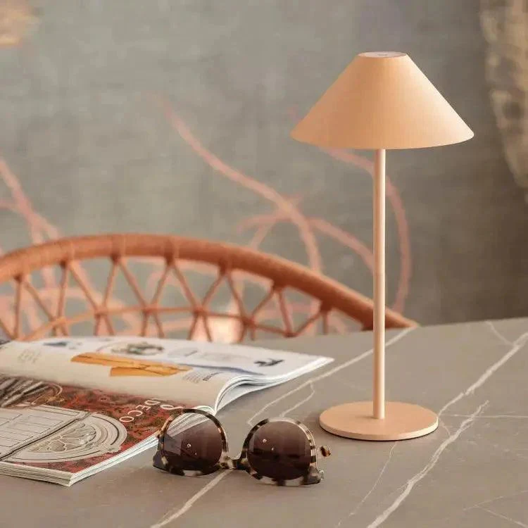 Trådløs LED Bordlampe med Justerbar Lysstyrke & Vandtæt Design