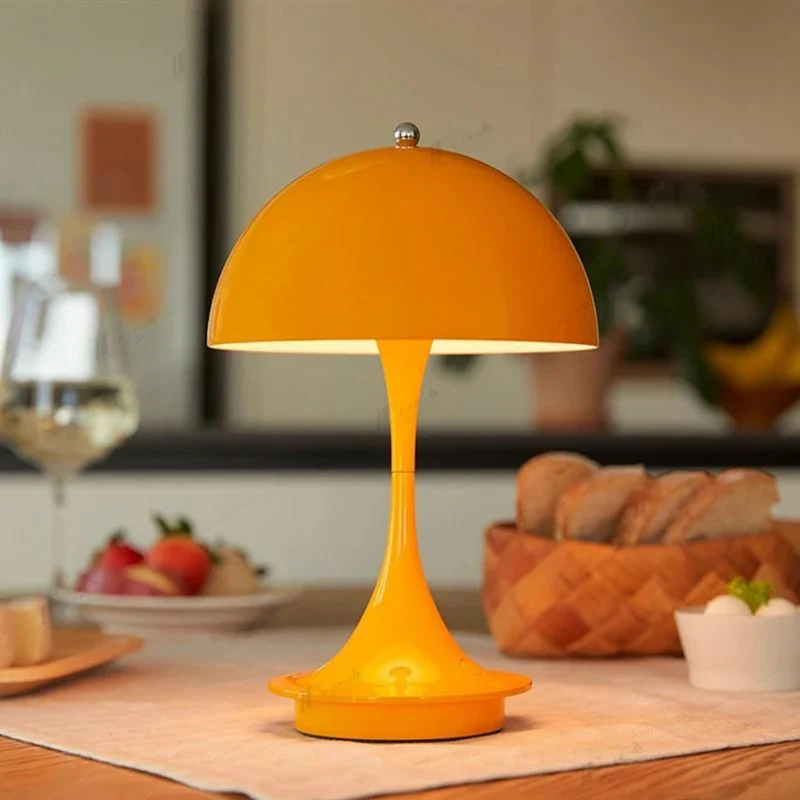 Elegant LED Bordlampe med Justerbar Lysstyrke og Genopladelig