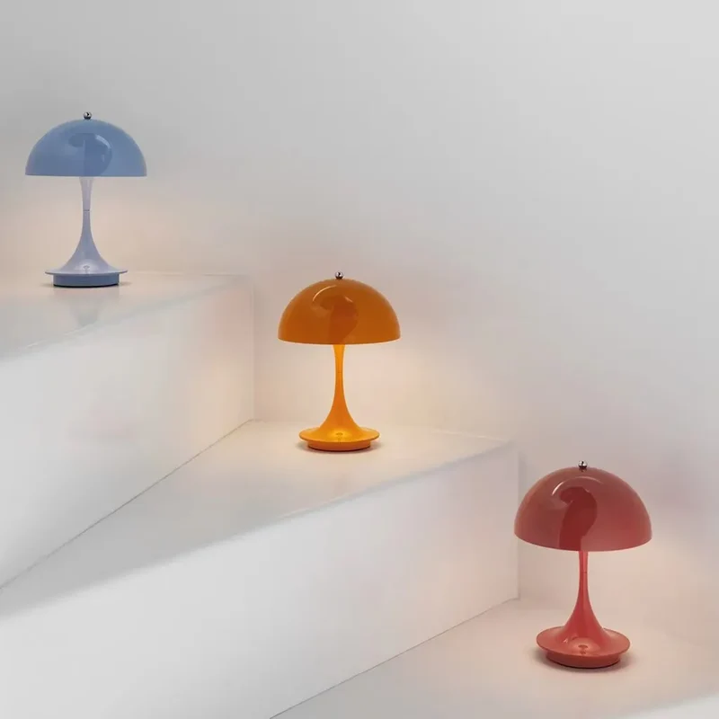 Elegant LED Bordlampe med Justerbar Lysstyrke og Genopladelig