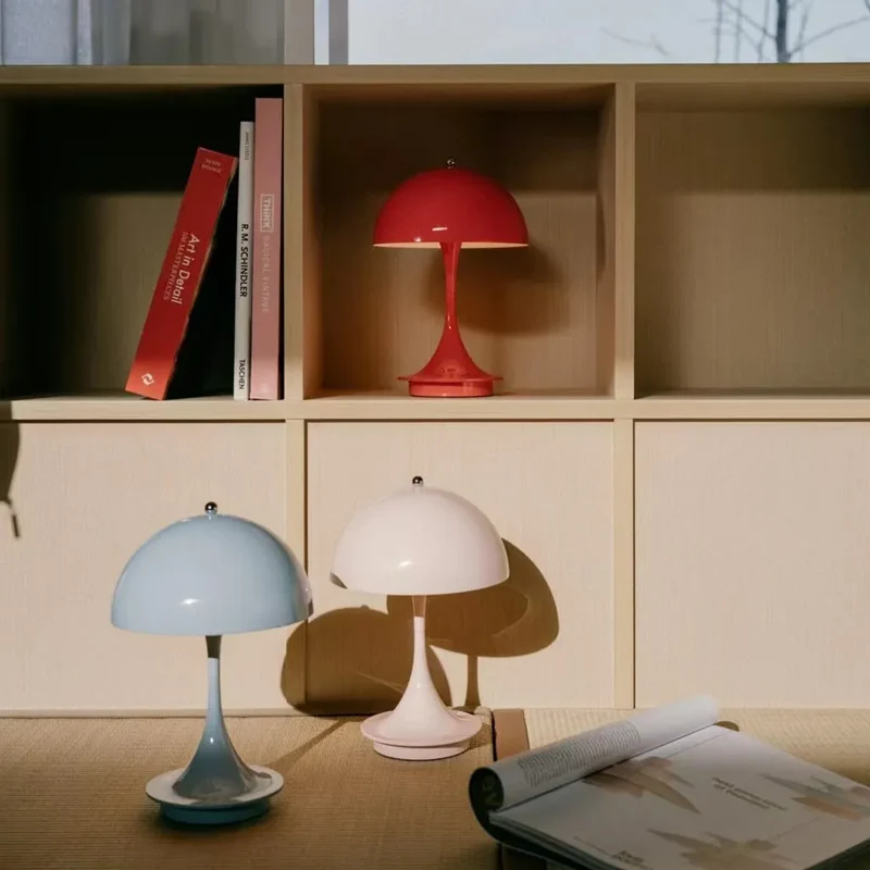 Elegant LED Bordlampe med Justerbar Lysstyrke og Genopladelig