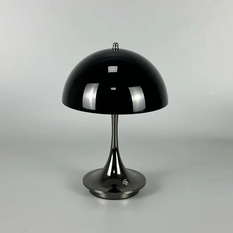Elegant LED Bordlampe med Justerbar Lysstyrke og Genopladelig