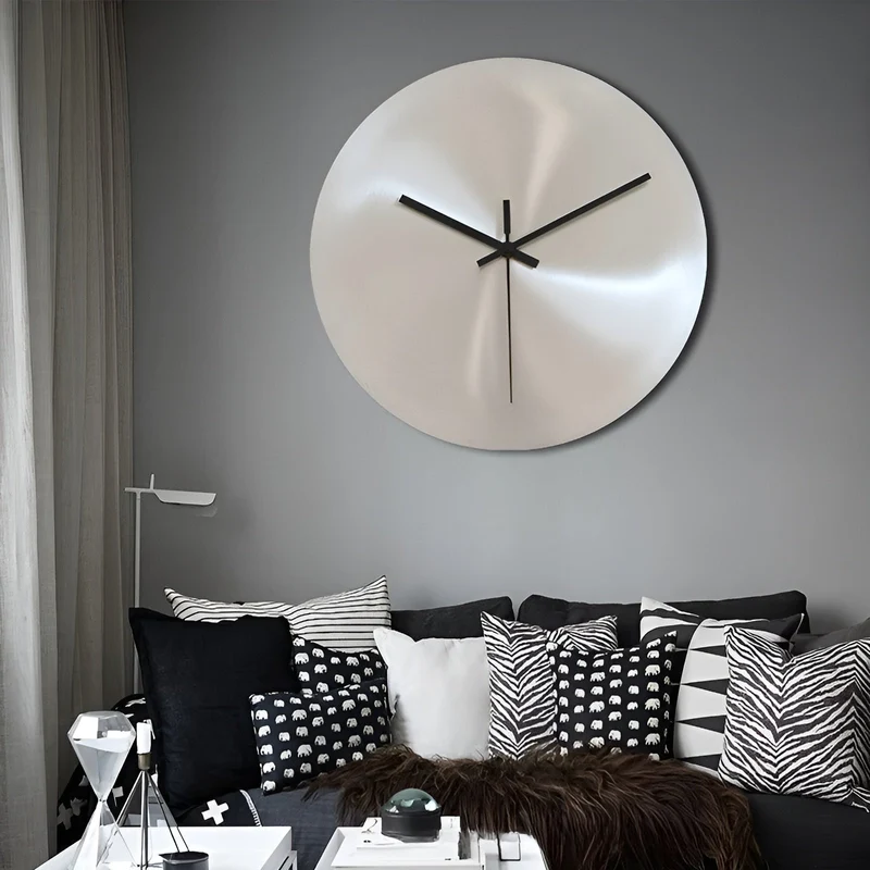 Stilfuld Vægur i Rustfrit Stål | Støjfri og Tidsløs Elegance