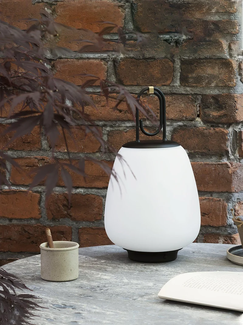 Bærbar Bordlampe med USB-opladning og Elegant Design