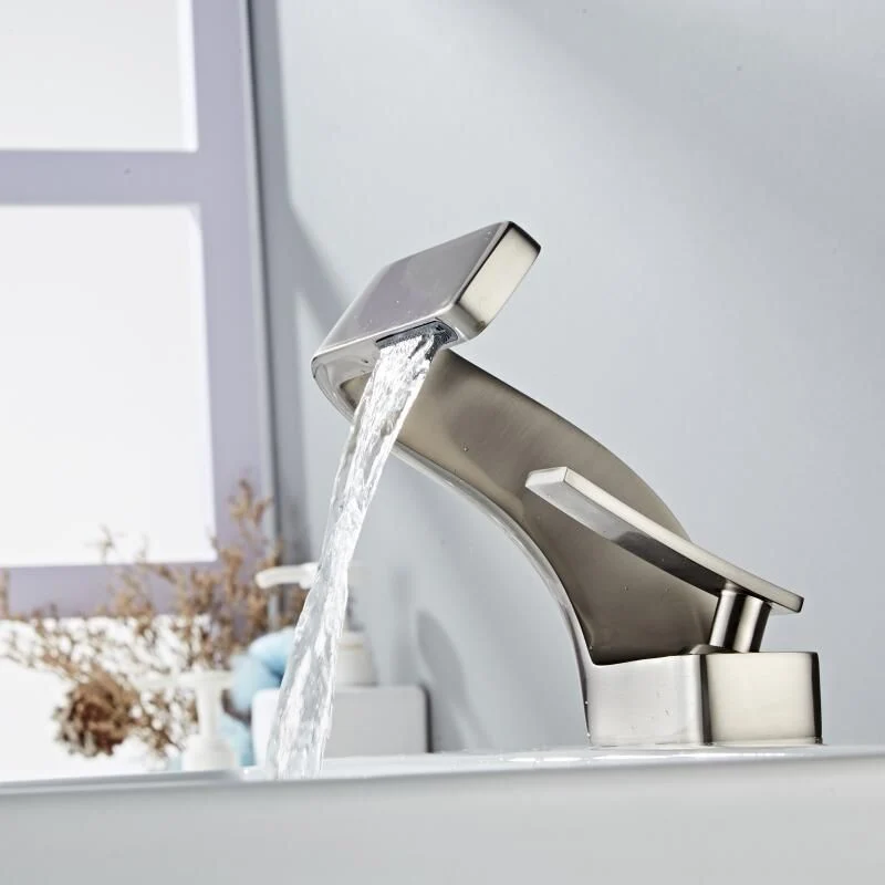 Elegant Vandhane i Moderne Design til Bad og Køkken