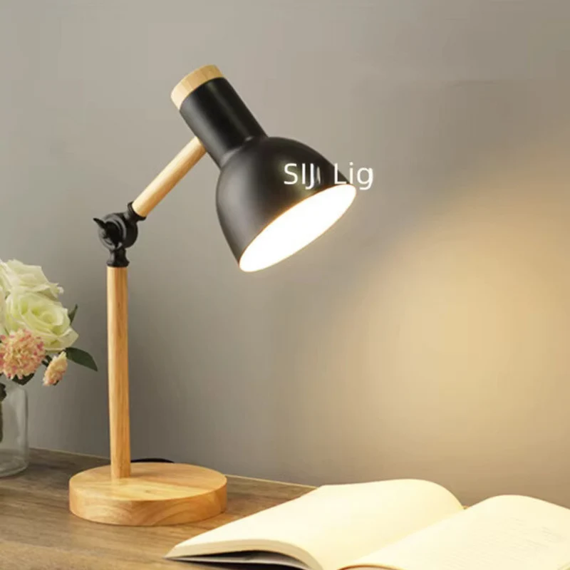 Stilfuld Natbordslampe med Behagelig Belysning i Trædesign