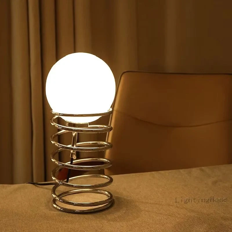 Elegant Bordlampe i Bauhaus-stil for Blødt, Diffust Lys
