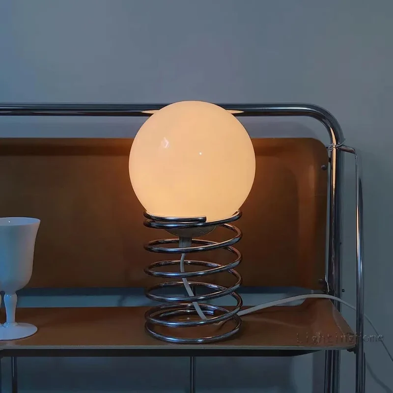 Elegant Bordlampe i Bauhaus-stil for Blødt, Diffust Lys