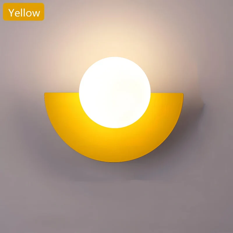 Elegant Halvmåne Væglampe i Sort med LED Lys