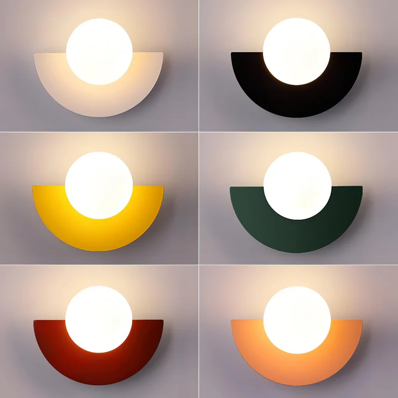 Elegant Halvmåne Væglampe i Sort med LED Lys