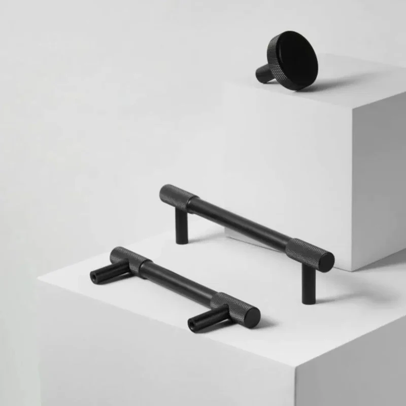 Eksklusive Messinggreb til Køkkenskabe med Industrielt Design