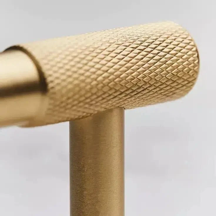 Eksklusive Messinggreb til Køkkenskabe med Industrielt Design