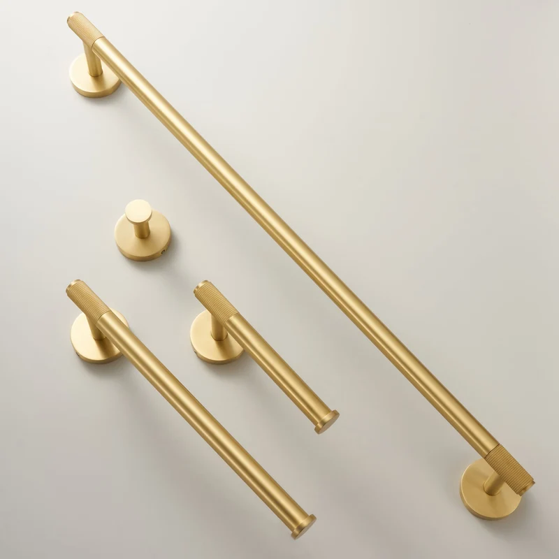 Elegant håndklædeholder i sort mat messing til badeværelset