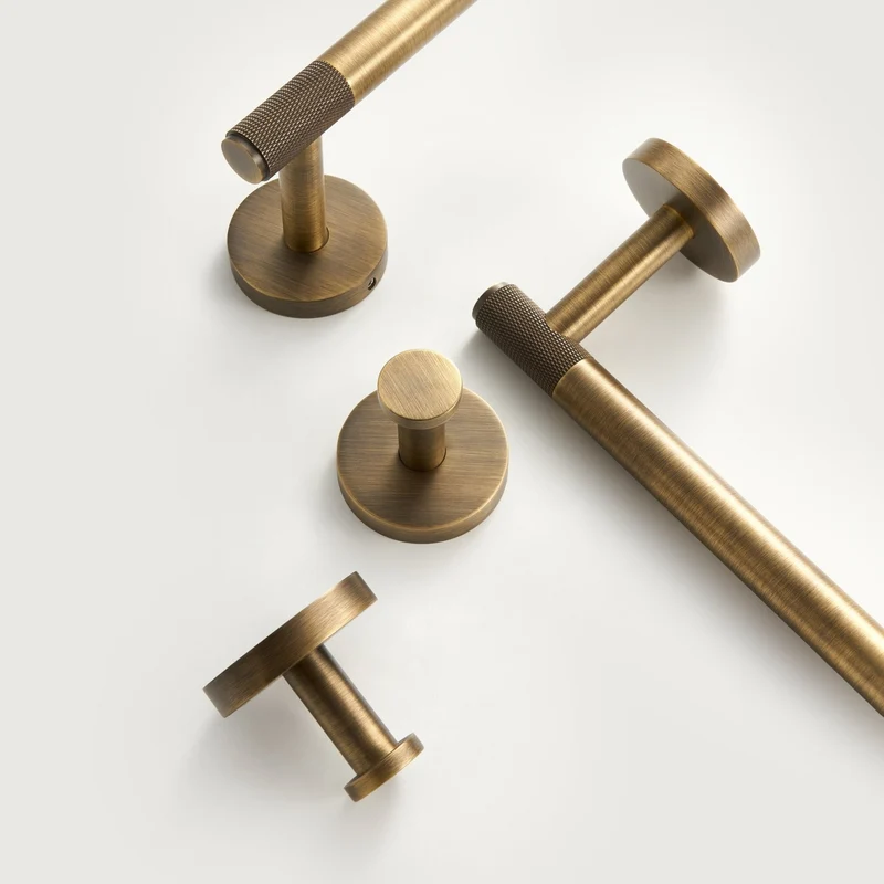 Elegant Messing Badehåndklædeholder | Moderne Design