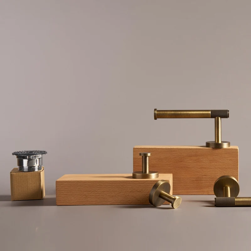 Elegant Messing Toiletpapirholder med Moderne Design