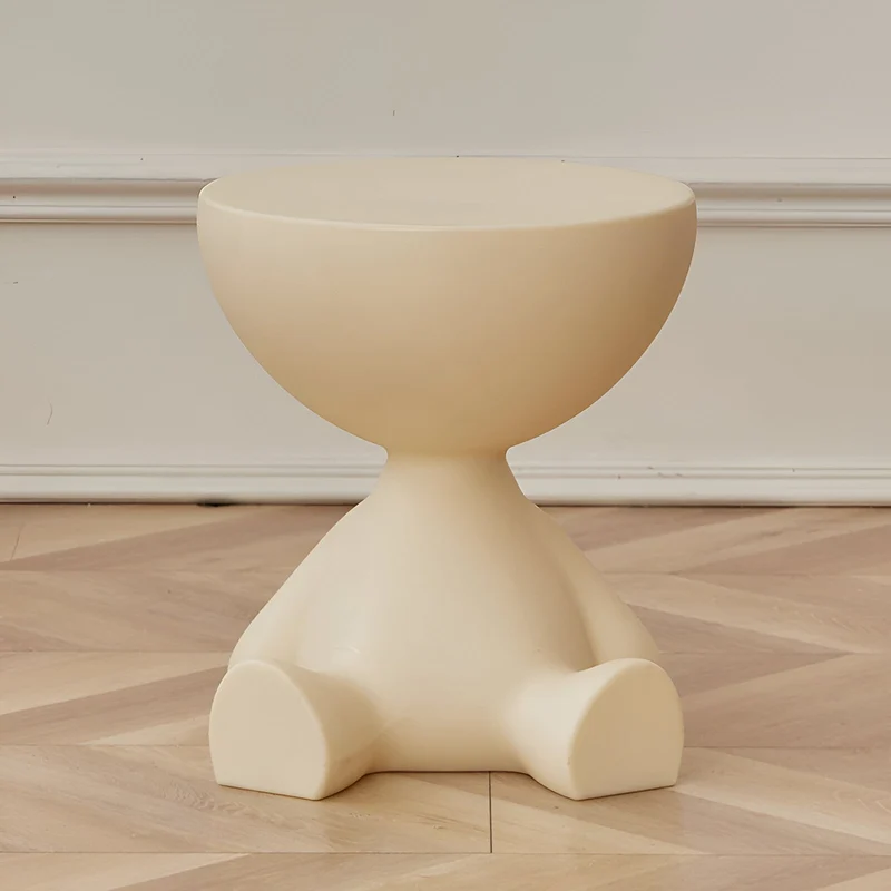 Elegant Rundt Sidebord i Creme med Multifunktionelt Design