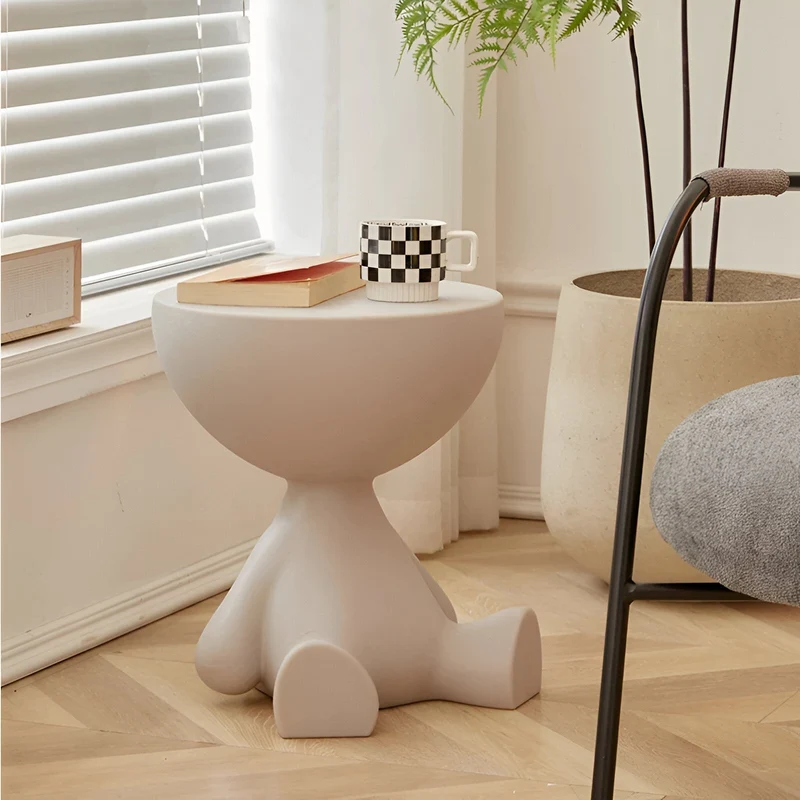 Elegant Rundt Sidebord i Creme med Multifunktionelt Design