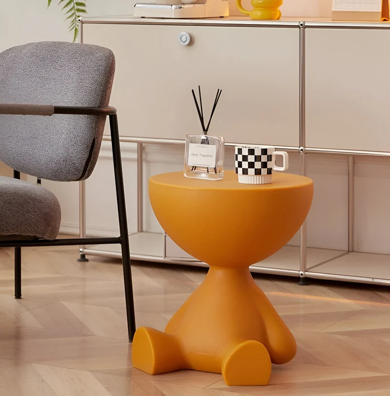 Elegant Rundt Sidebord i Creme med Multifunktionelt Design