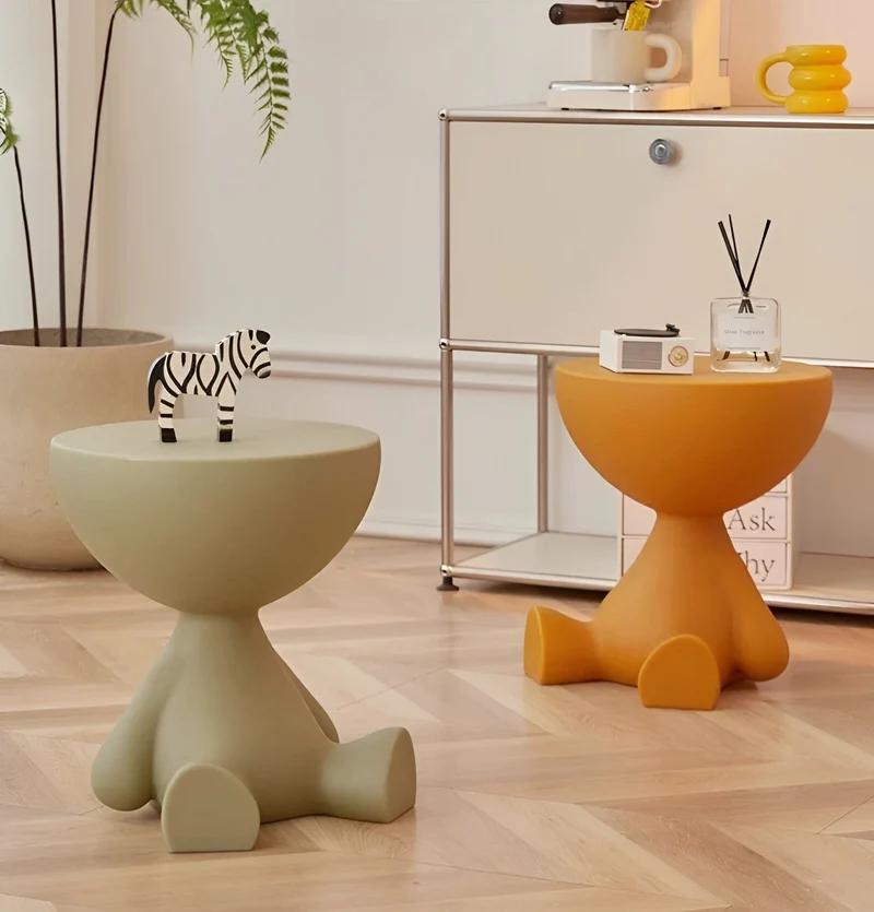 Elegant Rundt Sidebord i Creme med Multifunktionelt Design