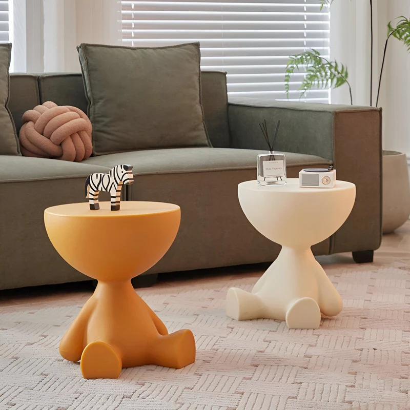 Elegant Rundt Sidebord i Creme med Multifunktionelt Design