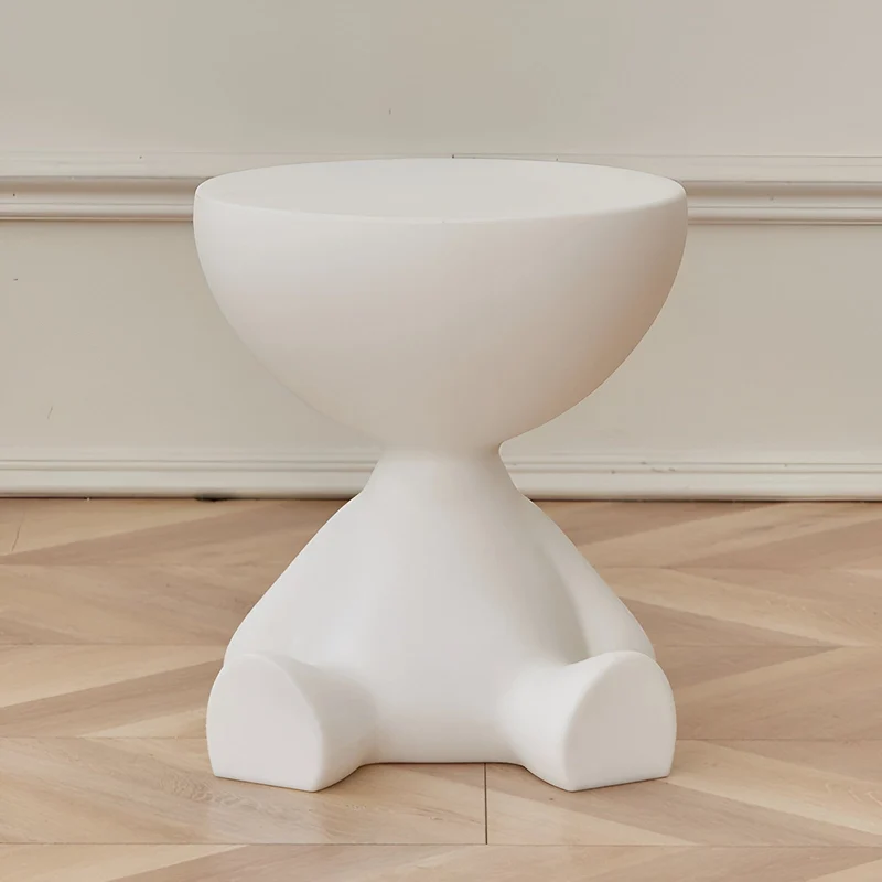 Elegant Rundt Sidebord i Creme med Multifunktionelt Design