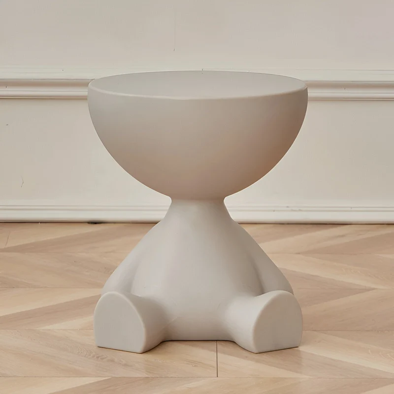 Elegant Rundt Sidebord i Creme med Multifunktionelt Design