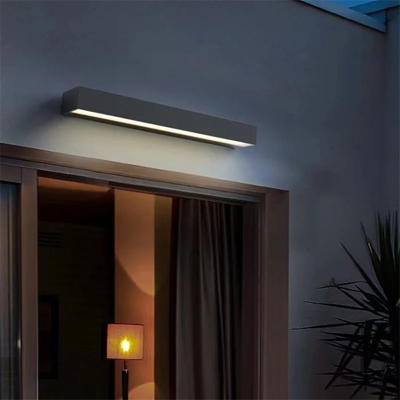 Elegant Udendørs Væglampe med LED - Vandtæt og Energisparende