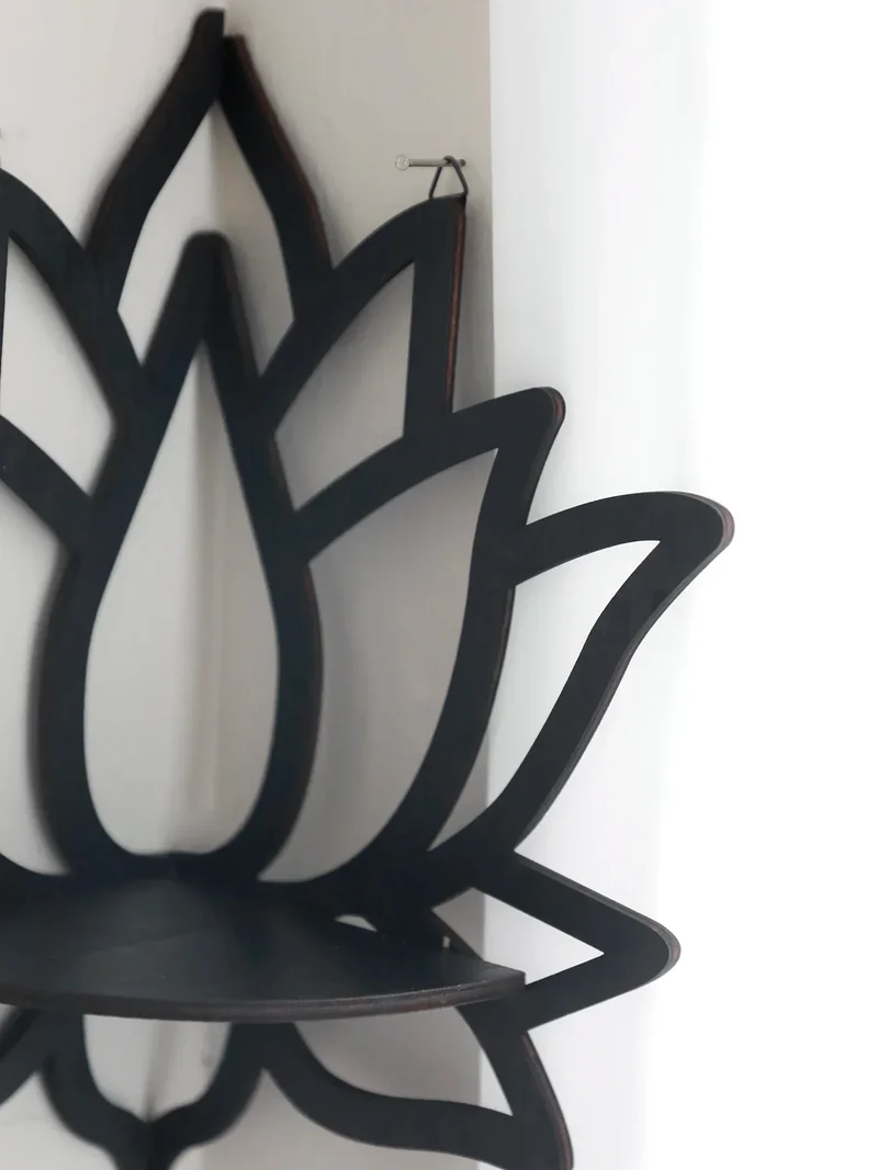 LotusKristal Hjørne – Trædesign med Spirituel Harmoni 23x29 cm