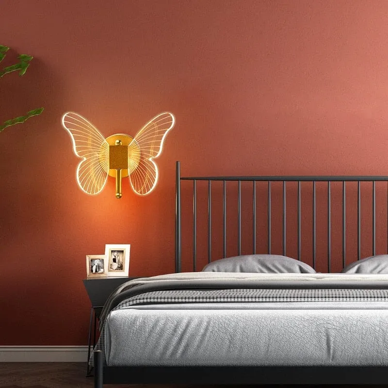 Elegant LED-væglampe i sommerfugleform til stemningslys
