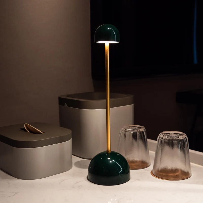 Bærbar LED Lampe med Lang Batteritid og Stilrent Design